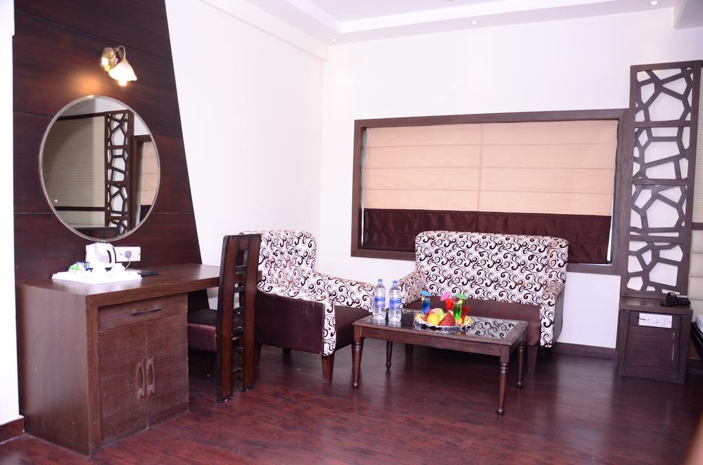 Hotel Raj Continental Амритсар Экстерьер фото